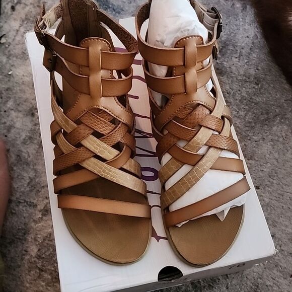 Women's blowfish 🐡 Vegan Bolivia NWT - Picture 1 of 6
